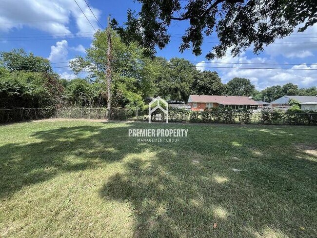 Building Photo - 934 E Holmes Rd