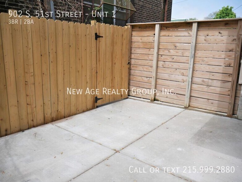 Building Photo - 902 S 51st St