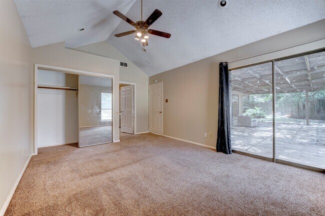 Building Photo - 1906 Woodhue Dr