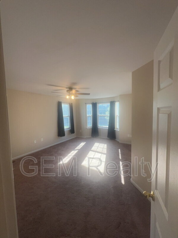 Building Photo - 5218 Drakes Ct