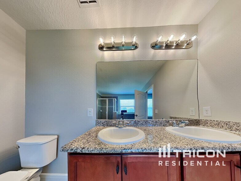 Building Photo - 10636 Laguna Plains Dr