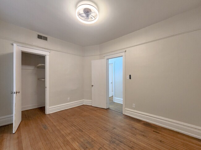 Building Photo - 4330 N Sheridan Rd