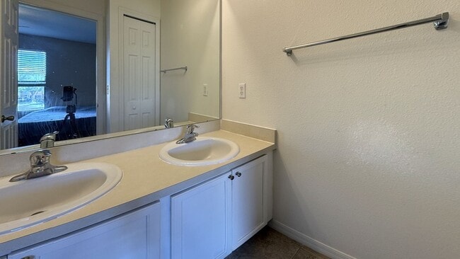 Building Photo - 2516 Oleander Lakes Dr