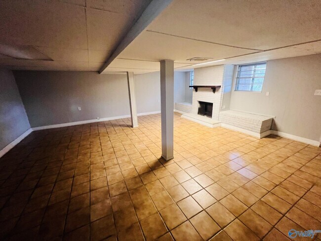 Building Photo - 4006 Devon St SE