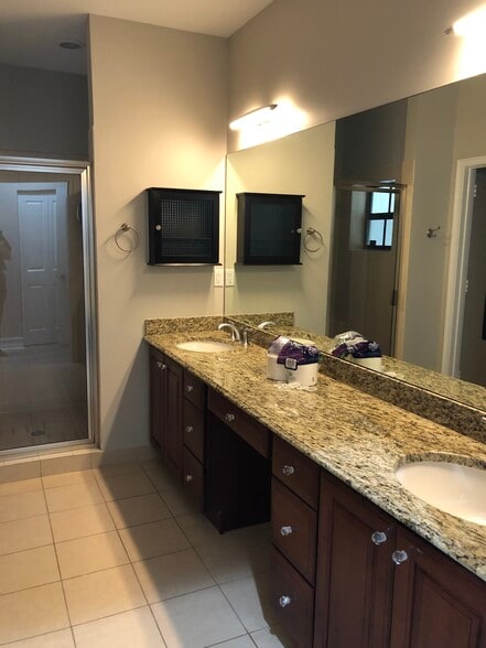 Master bathroom with shower and tub - 4412 Hidden Harbour Ter