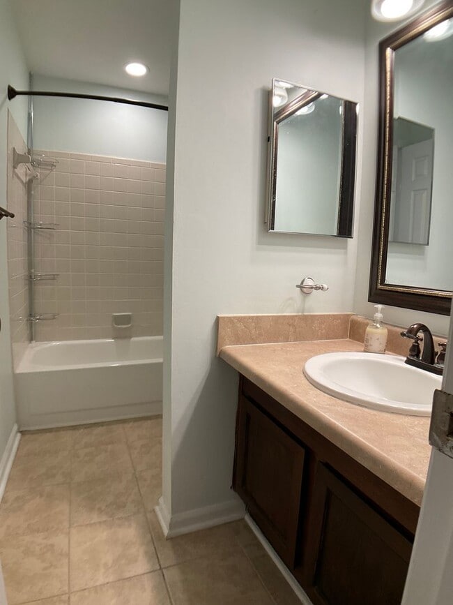 Building Photo - Spacious Condo in Brandon Ridge!