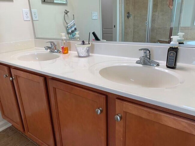 Building Photo - Creekside Estate Moyock Rental