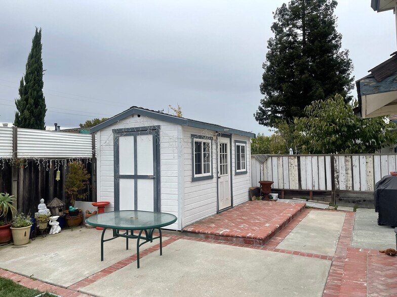 Backyard 9'x15' Tuff Shed - 37449 Rockwood Dr