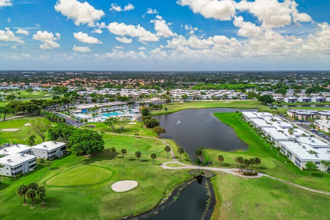 Building Photo - 560 Capri Ln