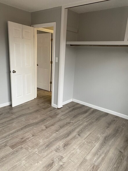 Building Photo - 805 Illini Ave