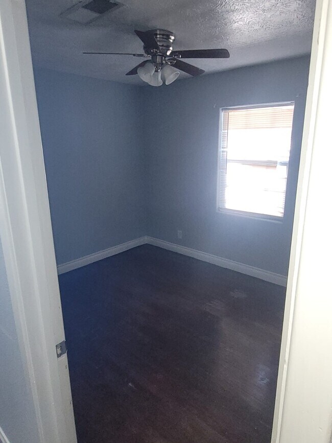 Building Photo - 3026 Sunbeam St