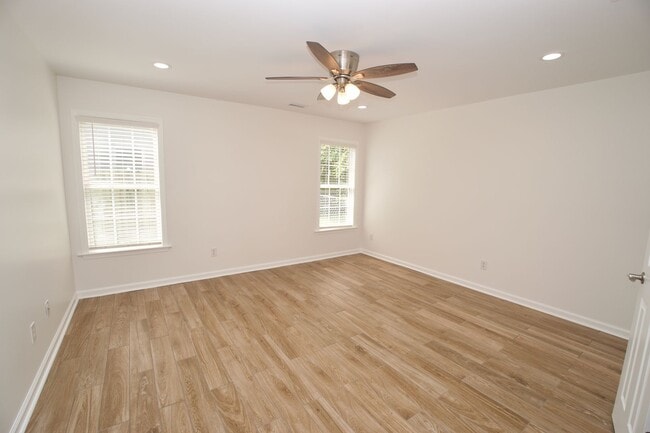 Building Photo - 210 Hayden Pl