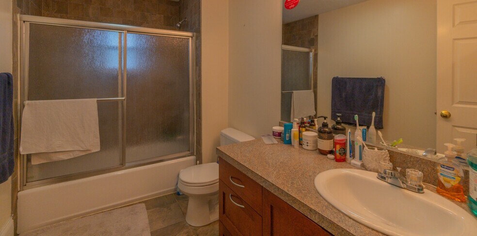 Building Photo - 364 Highland Ave