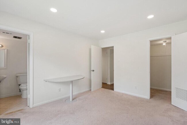 Building Photo - 11606 Vantage Hill Rd