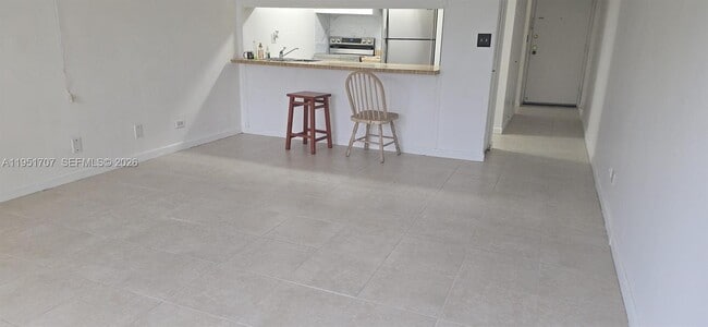 Building Photo - 3680 Inverrary Dr