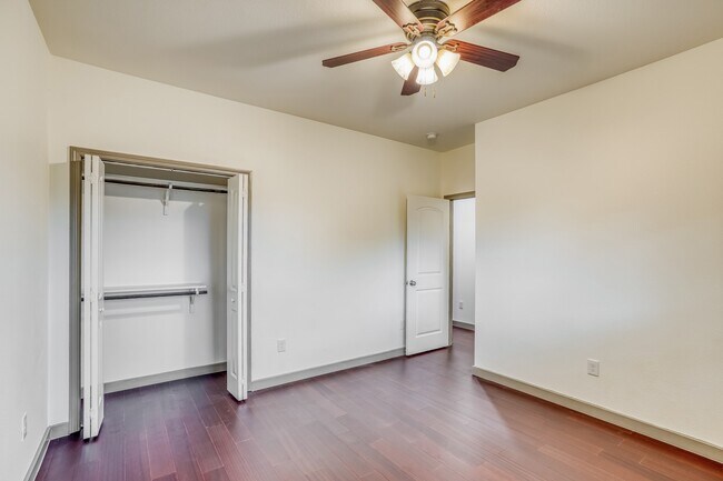 Building Photo - 3502 Longwood Dr