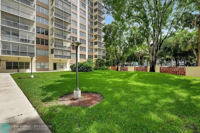 Building Photo - 10777 W Sample Rd