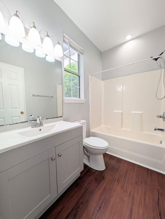 Building Photo - 484 River Oaks Dr