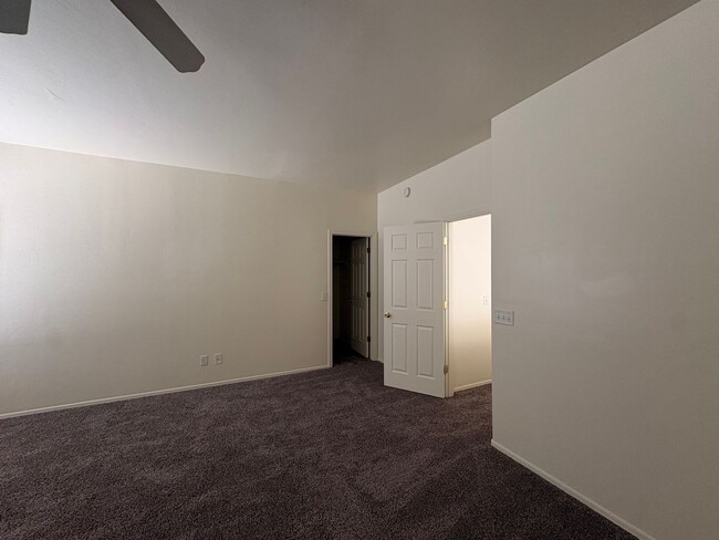 Building Photo - 3 Bed 2 Bath Gated Home On Grant & Silverbell With Community Pool