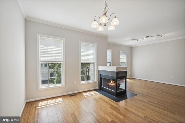 Building Photo - 2547 Sandbourne Ln