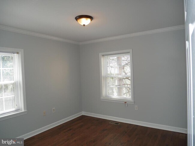 Building Photo - 3045 Federal Hill Dr