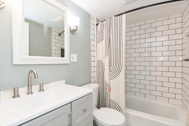 Building Photo - 8 Roberts Rd