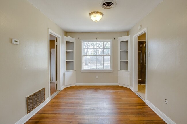 Building Photo - Pre-leasing for June!