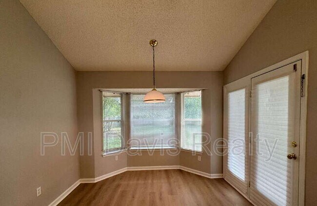 Building Photo - 9092 Camshire Dr