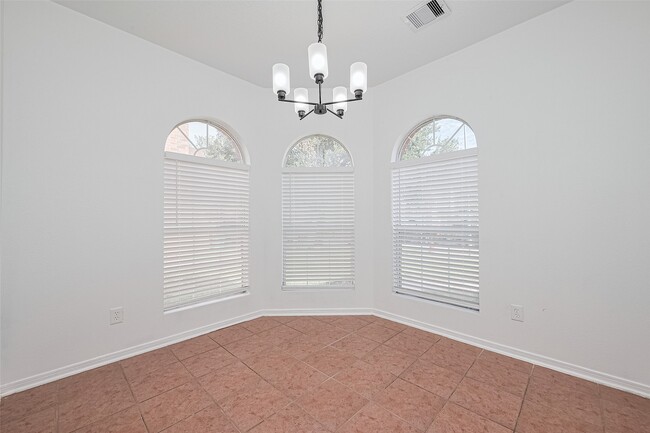 Building Photo - 12230 Hawthorne Hill Cir