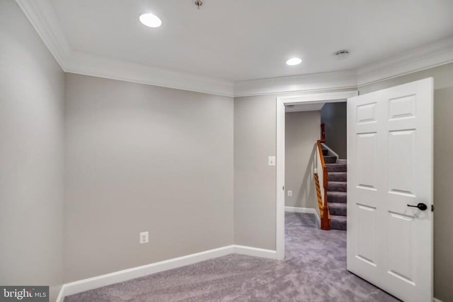 Building Photo - 9684 Atterbury Ln