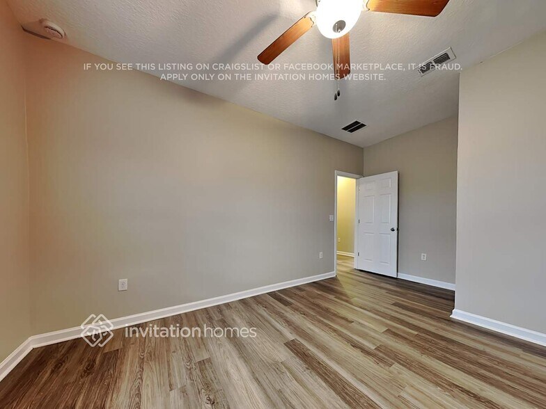 Building Photo - 15604 Spotted Saddle Cir