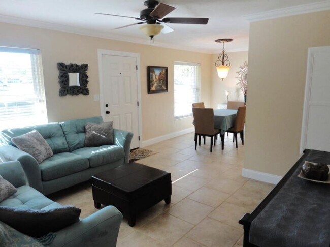 Building Photo - 280 Anderson Dr