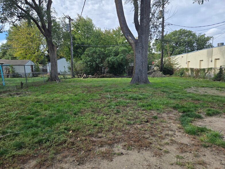 Building Photo - 1321 N 56th St