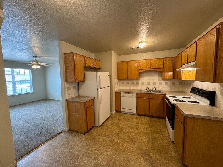 Building Photo - 404 Brittney Way