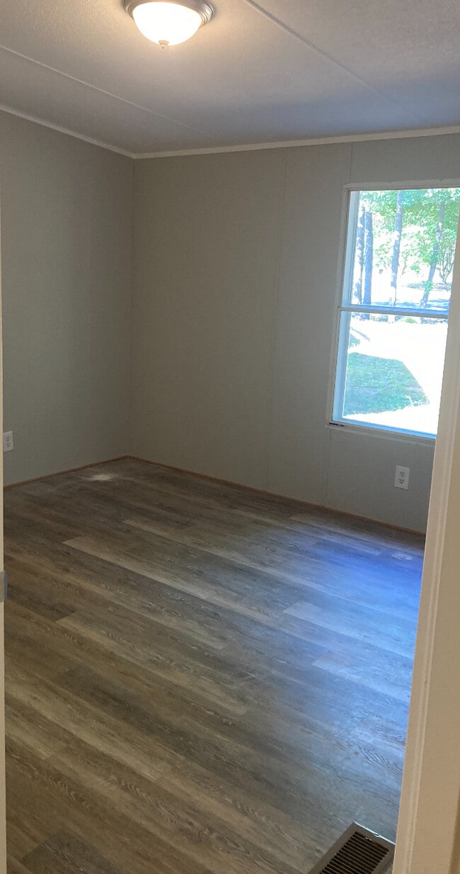 Building Photo - 319 Bridgeview Dr