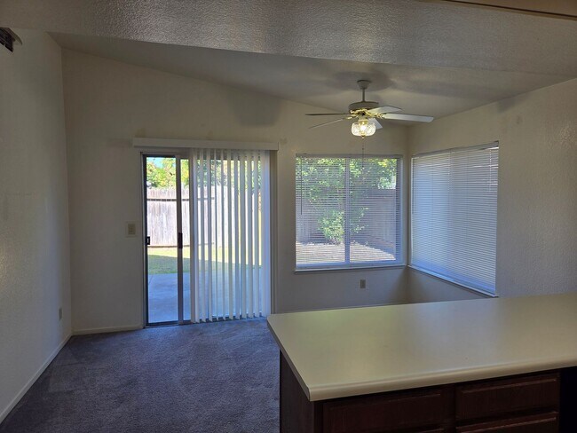 Building Photo - 203 Catalpa Ln