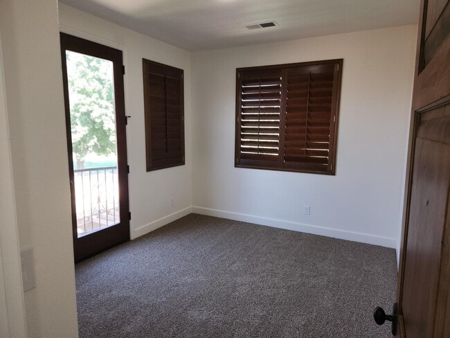 Building Photo - 8420 Lake Shore Dr