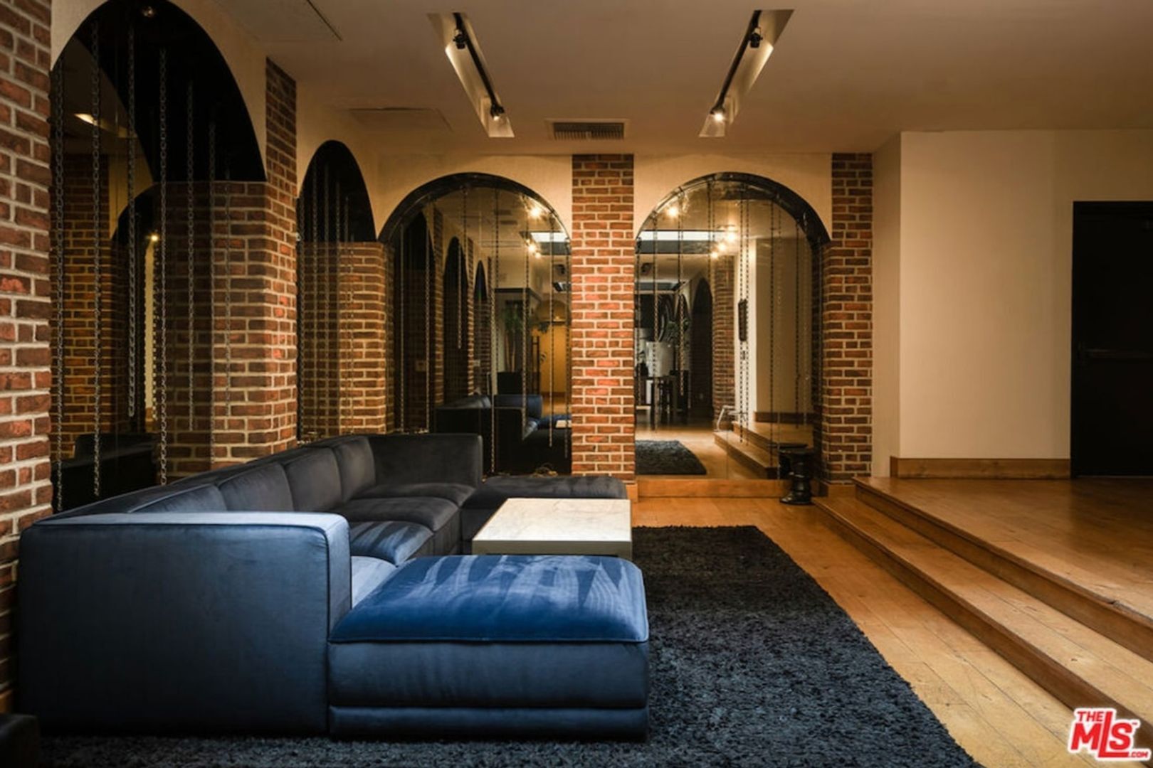 Building Photo - 460 S Spring St