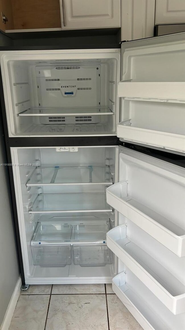 Building Photo - 3753 SW 26th Terrace