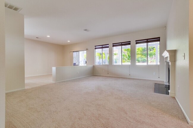 Building Photo - Gorgeous 4 Bedroom Santa Fe Hills Home With a Pool!