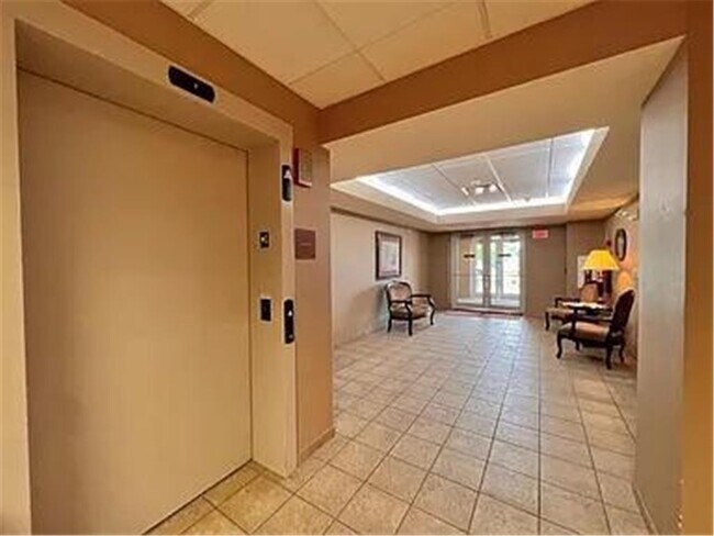 Building Photo - 901 Dominion Dr