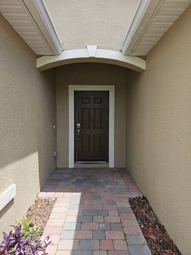 Building Photo - Nice 3 bed 2 bath 2 car garage single family home in Cape Coral with lawn care included.