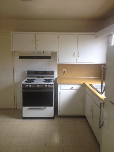 Building Photo - CORNER LOT- HAS FIREPLACE AND A DEN