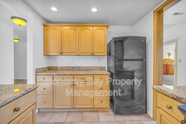 Building Photo - 143 Seal Ct