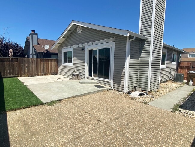 Building Photo - 205 Almondtree Ln