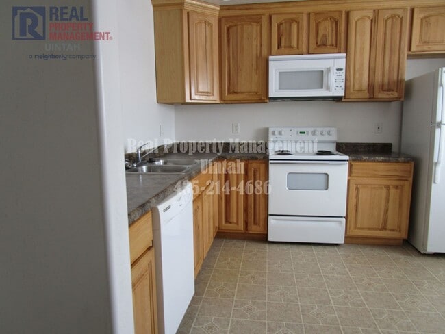 Building Photo - Beautiful Twin Home for Rent!