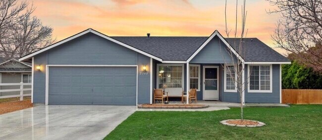 Building Photo - 2048 NW 9th Pl