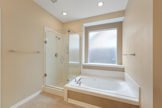 Building Photo - 22910 Fairleaf Cir