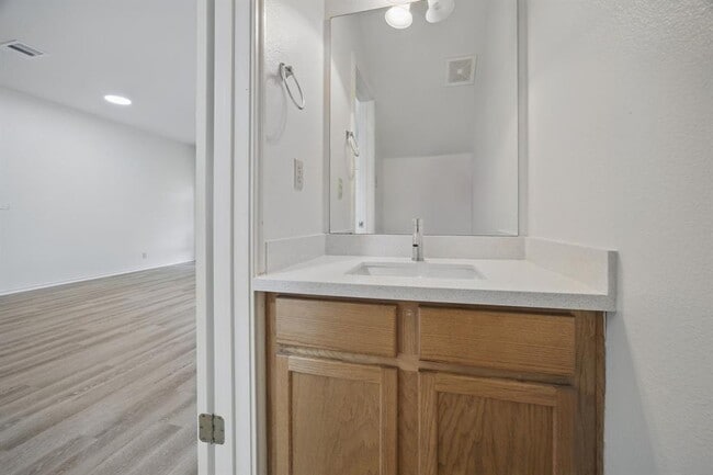 Building Photo - 2808 Kestrel Dr