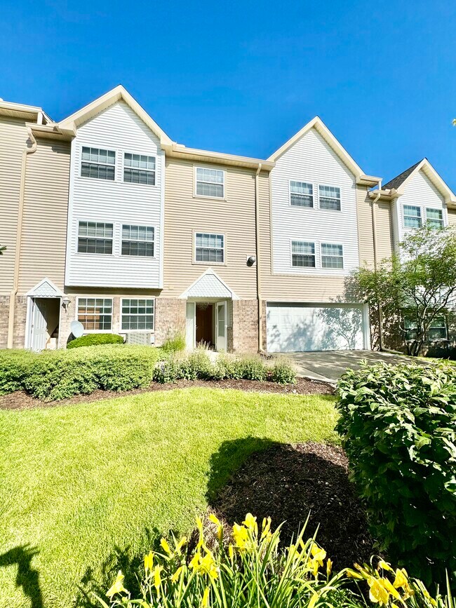 Building Photo - 367 Kristin Ct E